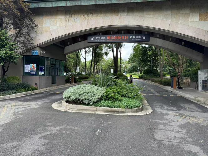 麓山国际4,5号门岗成功打造智能化停车场,服务更便利