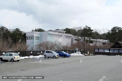 日本高速公路服务区停车场